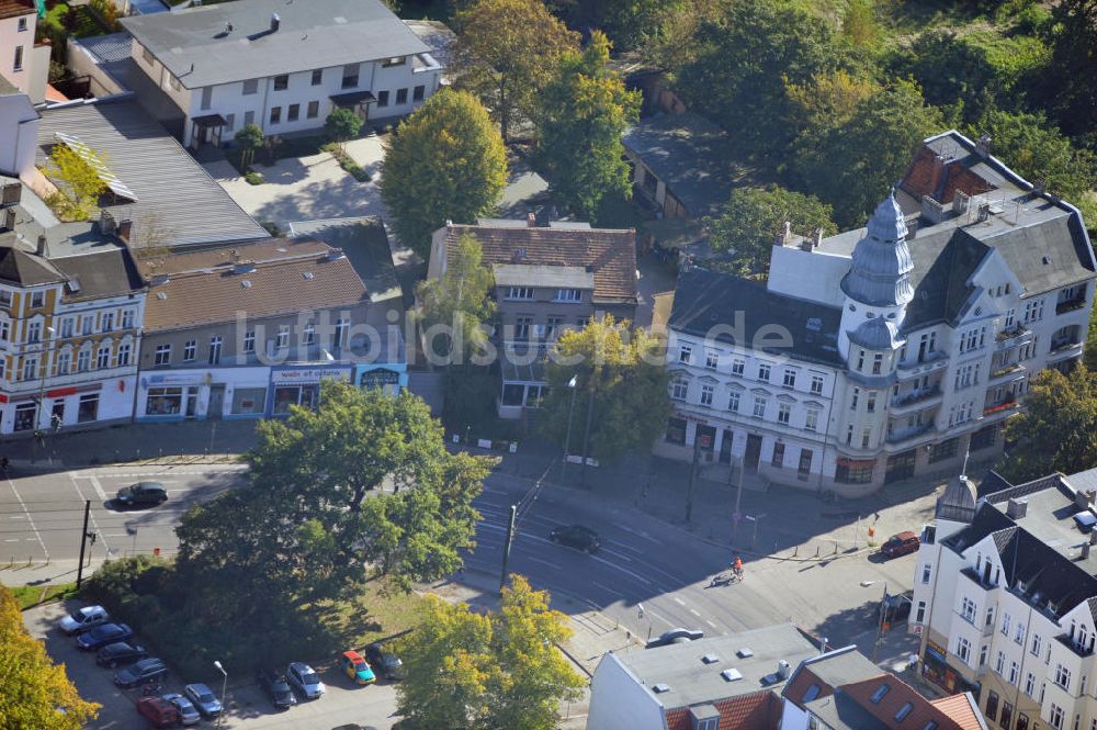 Luftbild Berlin - Osietzkyplatz in Niederschönhausen in Berliner Stadtteil Pankow mit dem barocken Schlossgarten Orangeriepark