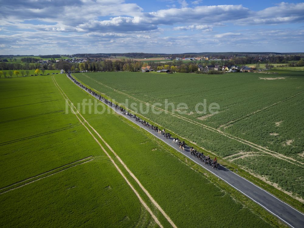 Crostwitz aus der Vogelperspektive: Osterreiter in Crostwitz im Bundesland Sachsen, Deutschland