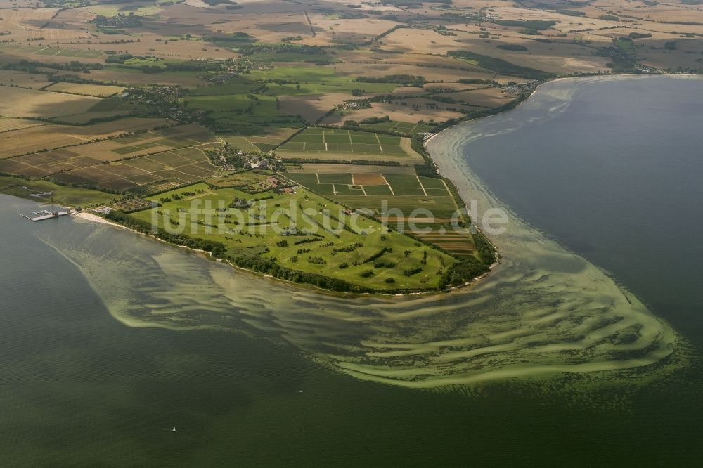 Gramkow - Hohenkirchen von oben - Ostsee- Küsten - Landschaft mit dem Gelände des Golf Club Hohen Wieschendorf in Mecklenburg-Vorpommern