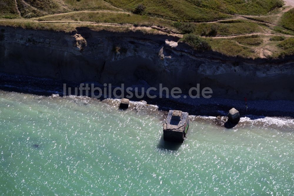 Luftbild Wustrow - Ostsee- Küsten- Landschaft an der Steilküste der Ruinen der alten Bunker- Anlage in Wustrow im Bundesland Mecklenburg-Vorpommern