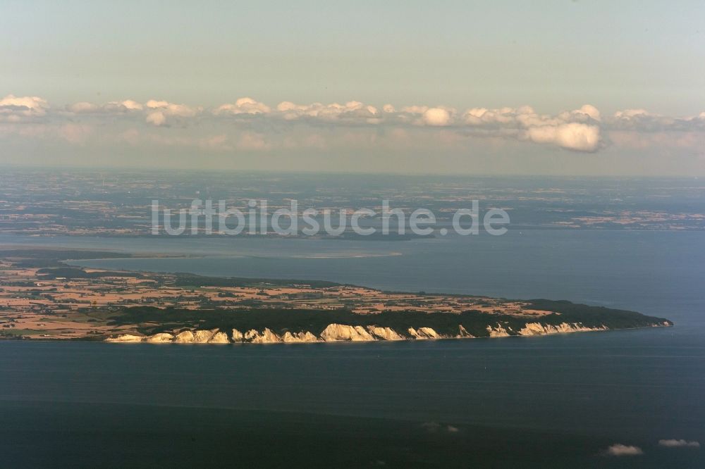 Mon von oben - Ostsee - und Küstenlandschaft der Insel Mon im Verwaltungsbezirk Vordingborg Kommune in Dänemark