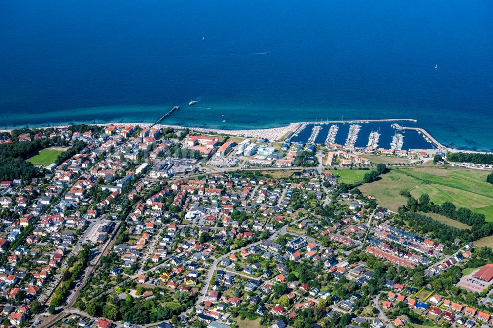 Luftaufnahme Ostseebad Kühlungsborn - Ostsee- Meeres-Küste in Kühlungsborn im Bundesland Mecklenburg-Vorpommern, Deutschland