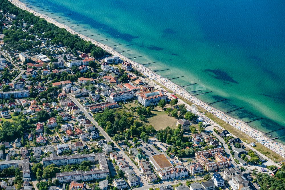 Ostseebad Kühlungsborn aus der Vogelperspektive: Ostsee- Meeres-Küste in Kühlungsborn im Bundesland Mecklenburg-Vorpommern, Deutschland