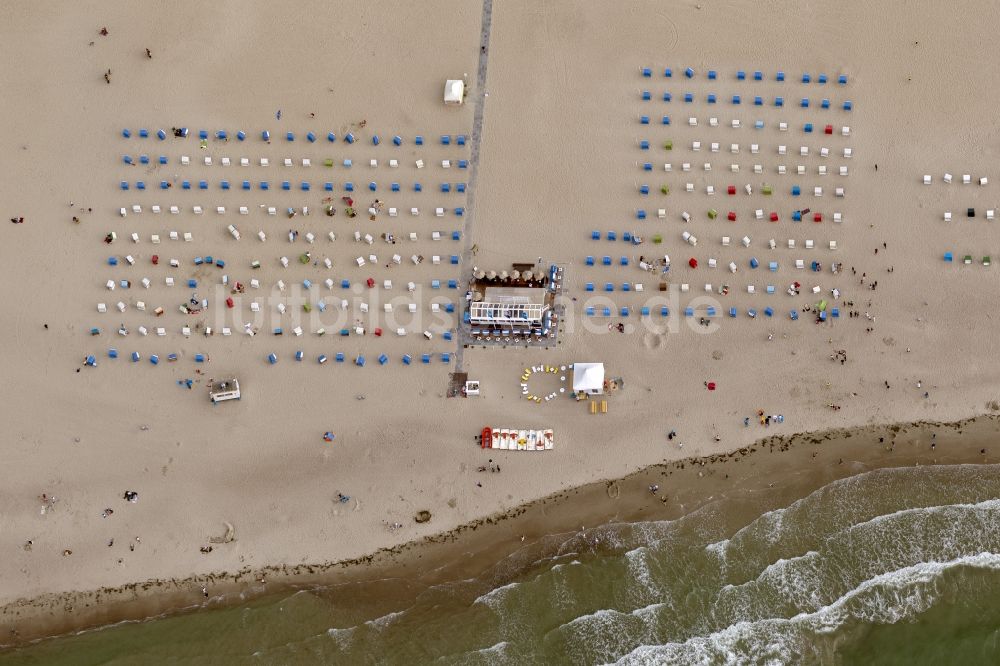 Rostock / Warnemünde aus der Vogelperspektive: Ostsee- Meeres- Küste- Strand von Warnemünde in Mecklenburg-Vorpommern