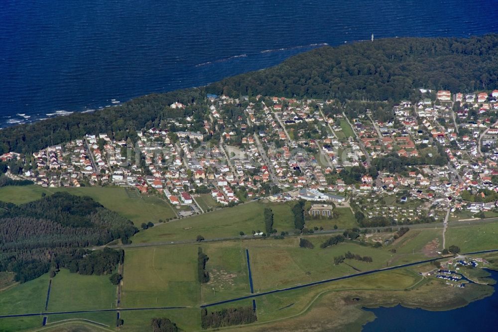 Koserow aus der Vogelperspektive: Ostseebad Koserow an der Küste zur Ostsee auf der Insel Usedom im Bundesland Mecklenburg-Vorpommern