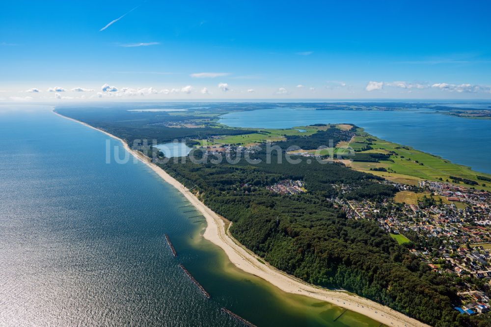 Koserow aus der Vogelperspektive: Ostseebad Koserow an der Küste zur Ostsee auf der Insel Usedom im Bundesland Mecklenburg-Vorpommern