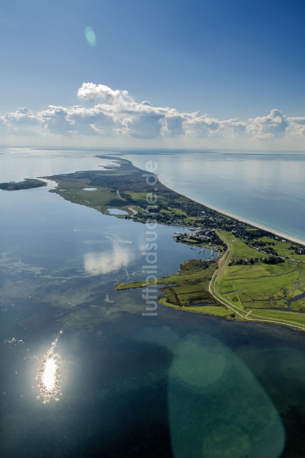 Insel Hiddensee aus der Vogelperspektive: Ostseeküste in Insel Hiddensee im Bundesland Mecklenburg-Vorpommern