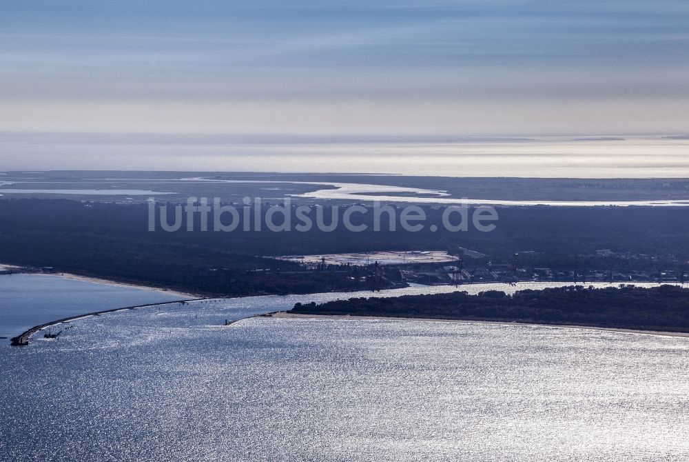 Luftaufnahme Swinemünde - Ostseeküste vor Swinemünde in Westpommern in Polen