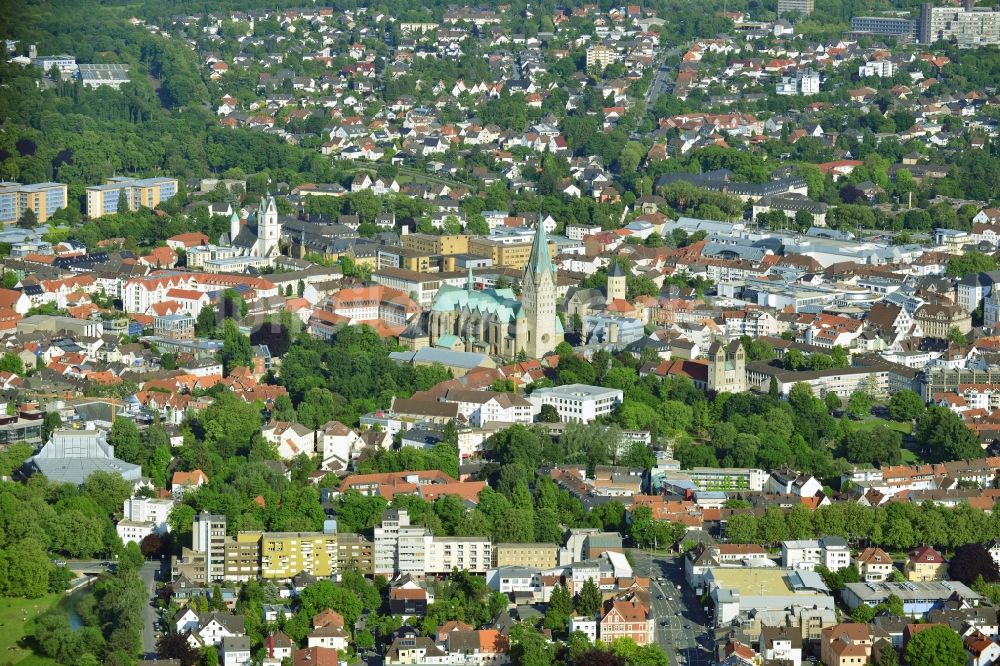 Luftbild Paderborn - Paderborner Dom im Zentrum der Innenstadt im Stadtteil Kernstadt in Paderborn im Bundesland Nordrhein-Westfalen