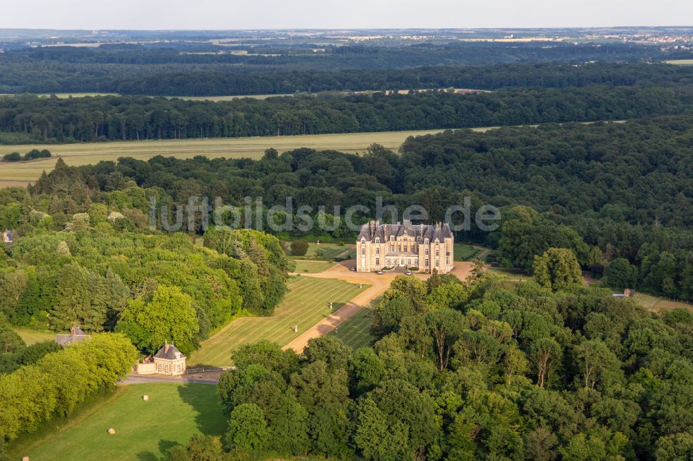 Luftbild Coudrecieux - Palais und Park des Schloss Le Domaine de la Pierre in Coudrecieux in Pays de la Loire, Frankreich