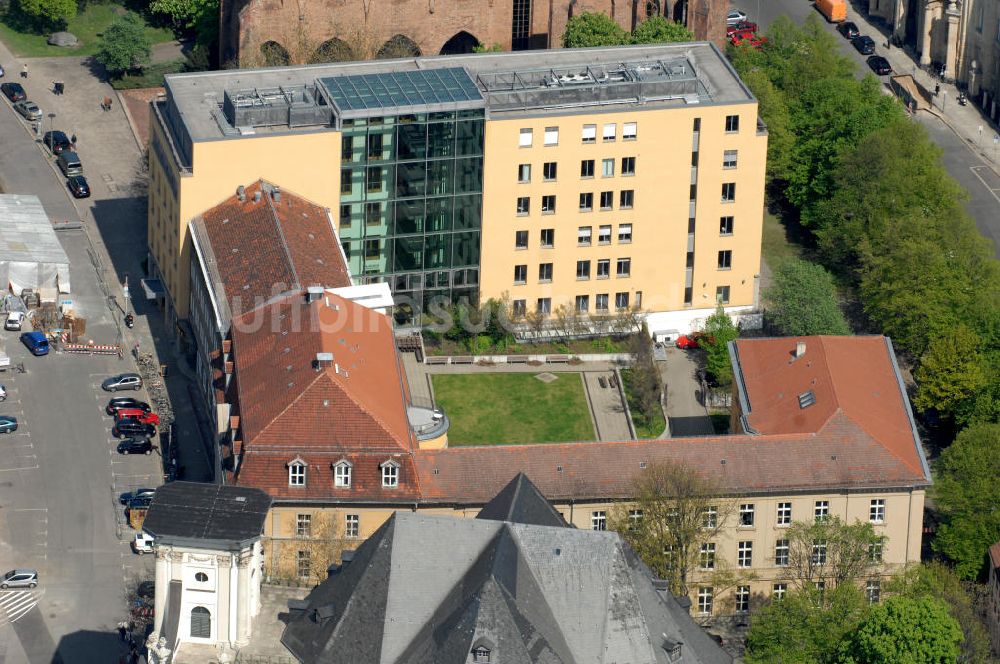 Berlin aus der Vogelperspektive: Palais Podewil Berlin-Mitte