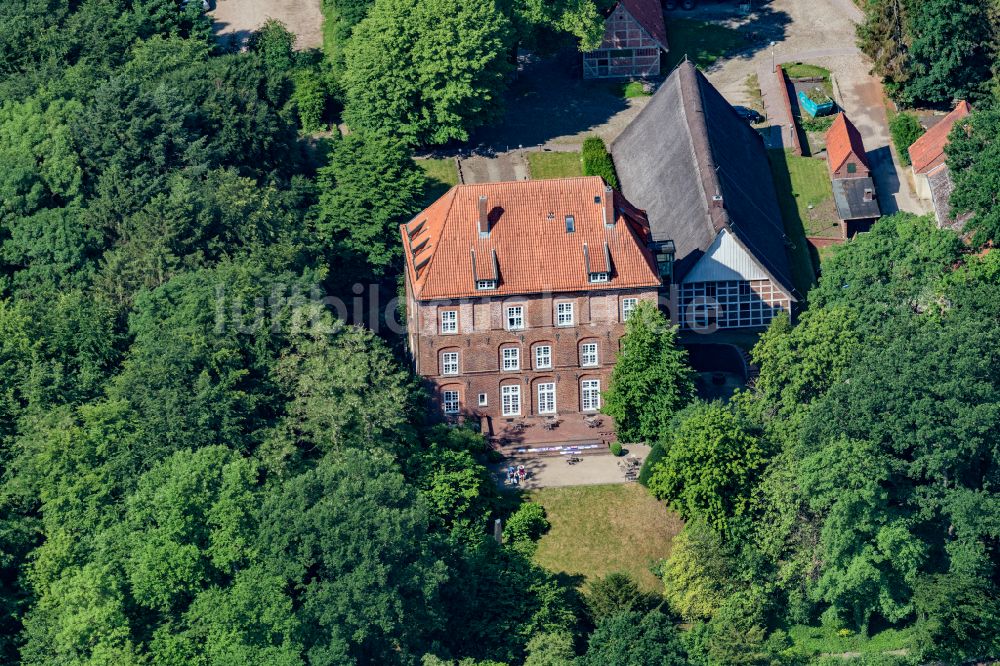 Agathenburg von oben - Palais des Schloss Agathenburg in Agathenburg im Bundesland Niedersachsen, Deutschland