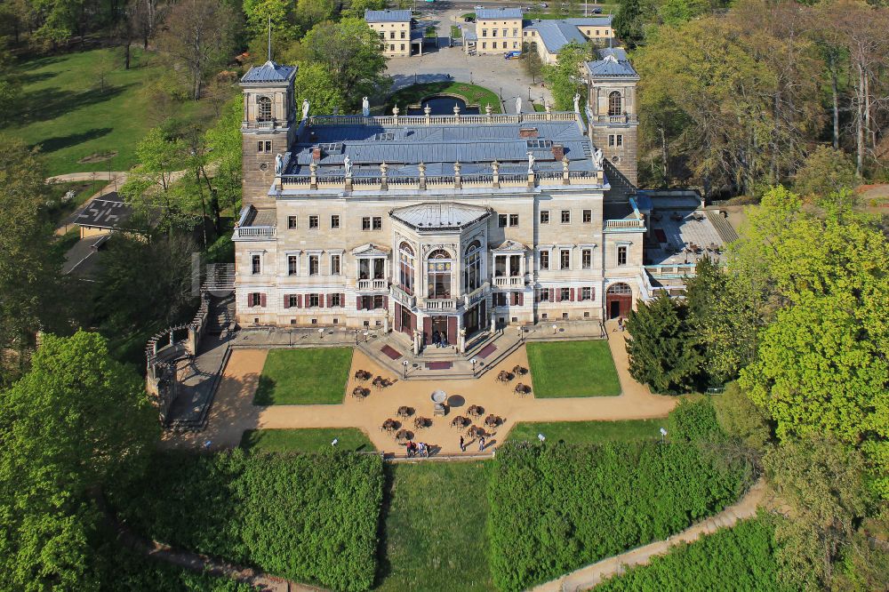 Dresden aus der Vogelperspektive: Palais des Schloss Albrechtsberg in Dresden im Bundesland Sachsen, Deutschland