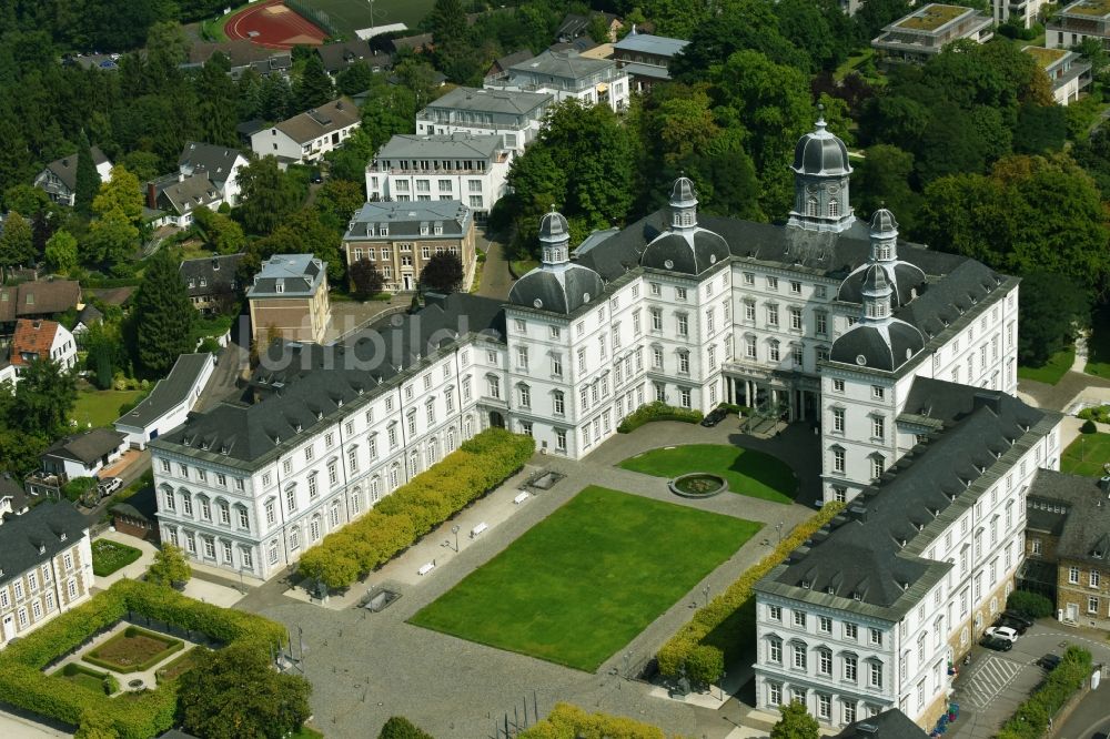 Luftaufnahme Bergisch Gladbach - Palais des Schloss Althoff Grandhotel Schloss Bensberg an der Kadettenstraße im Ortsteil Bensberg in Bergisch Gladbach im Bundesland Nordrhein-Westfalen, Deutschland