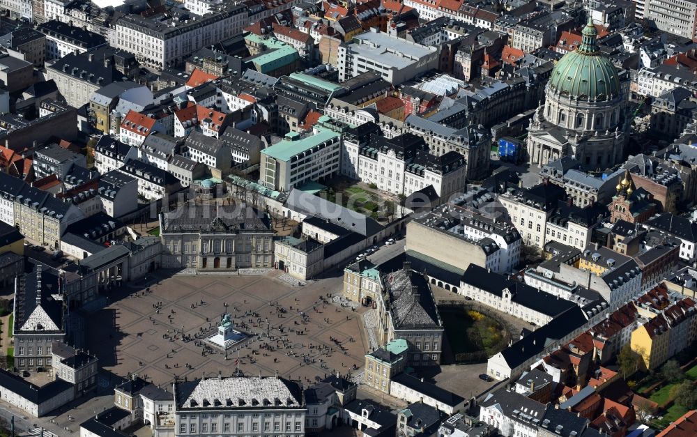 Kopenhagen von oben - Palais des Schloss Amalienborg am Slotsplads in Kopenhagen in Region Hovedstaden, Dänemark