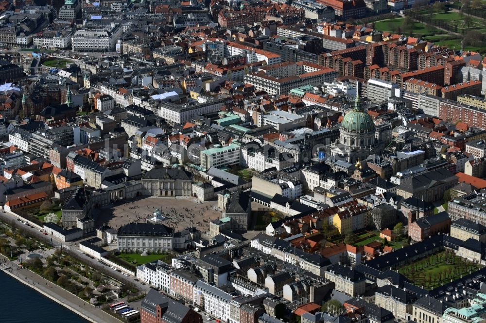 Kopenhagen von oben - Palais des Schloss Amalienborg am Slotsplads in Kopenhagen in Region Hovedstaden, Dänemark