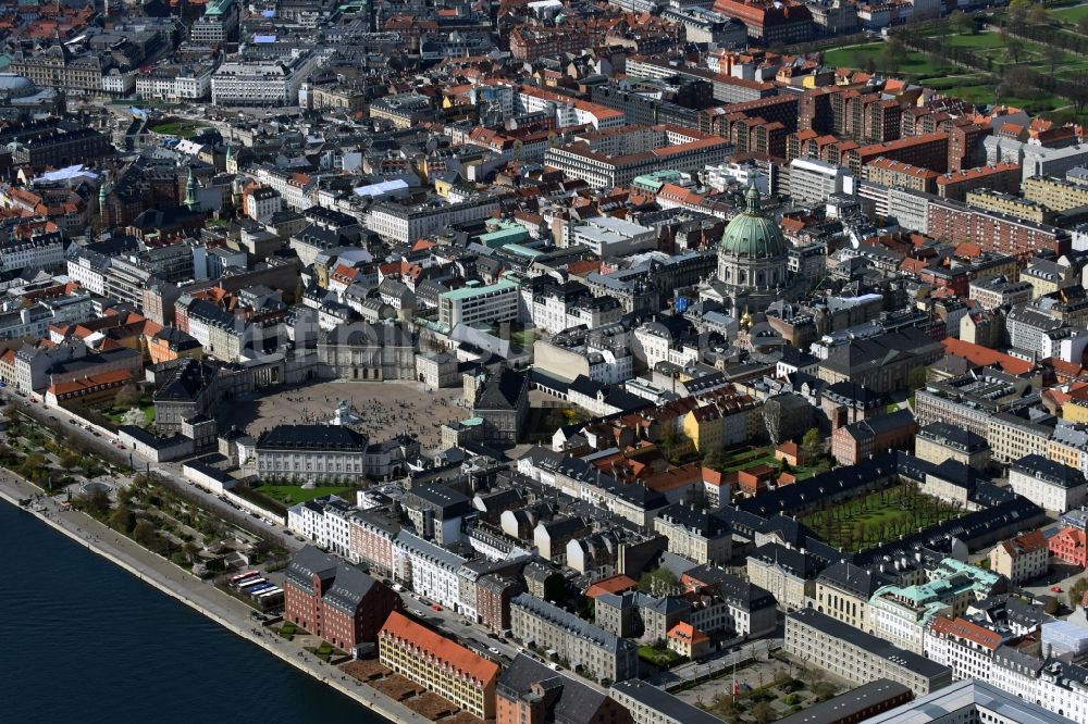 Luftbild Kopenhagen - Palais des Schloss Amalienborg am Slotsplads in Kopenhagen in Region Hovedstaden, Dänemark