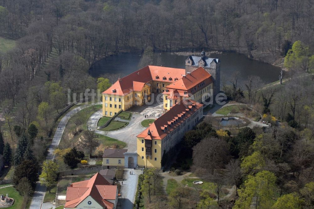 Luftbild Ballenstedt - Palais des Schloss Ballenstedt am Schloßplatz in Ballenstedt im Bundesland Sachsen-Anhalt, Deutschland