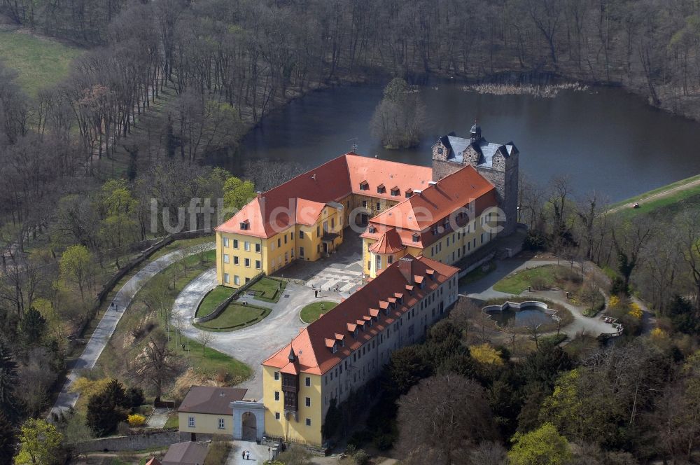 Luftaufnahme Ballenstedt - Palais des Schloss Ballenstedt am Schloßplatz in Ballenstedt im Bundesland Sachsen-Anhalt, Deutschland