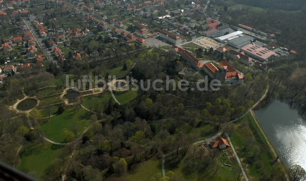 Ballenstedt aus der Vogelperspektive: Palais des Schloss Ballenstedt am Schloßplatz in Ballenstedt im Bundesland Sachsen-Anhalt, Deutschland