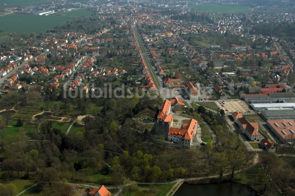 Ballenstedt von oben - Palais des Schloss Ballenstedt am Schloßplatz in Ballenstedt im Bundesland Sachsen-Anhalt, Deutschland