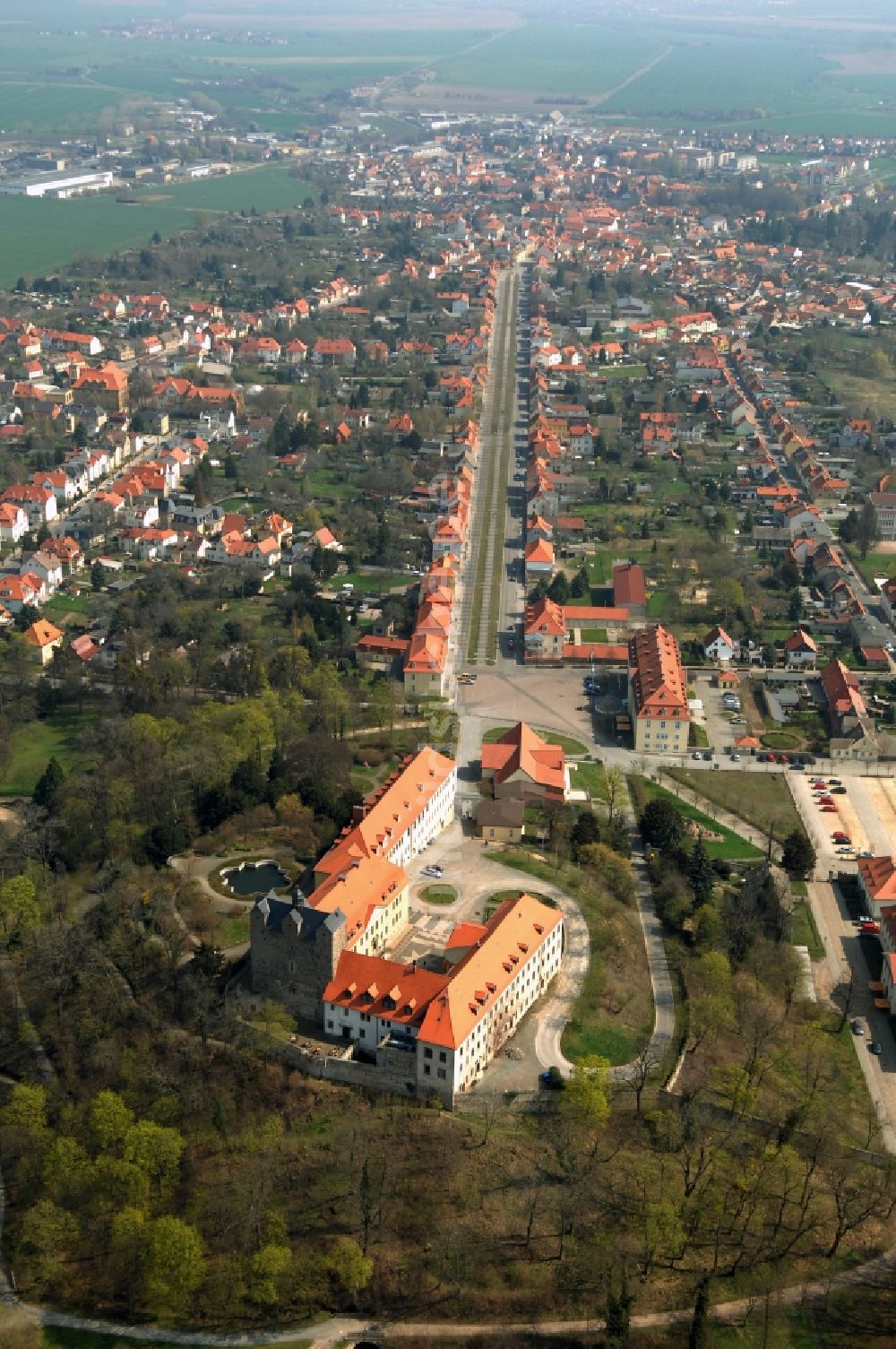 Luftaufnahme Ballenstedt - Palais des Schloss Ballenstedt am Schloßplatz in Ballenstedt im Bundesland Sachsen-Anhalt, Deutschland