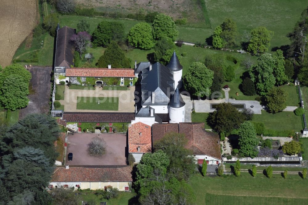 Luftbild Beaulieu - Palais des Schloss in Beaulieu in Aquitaine Limousin Poitou-Charentes, Frankreich