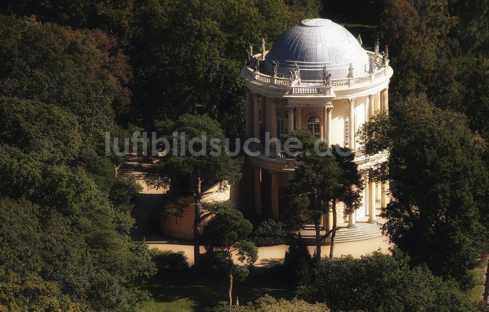 Potsdam von oben - Palais des Schloss Belvedere auf dem Klausberg An der Orangerie in Potsdam im Bundesland Brandenburg