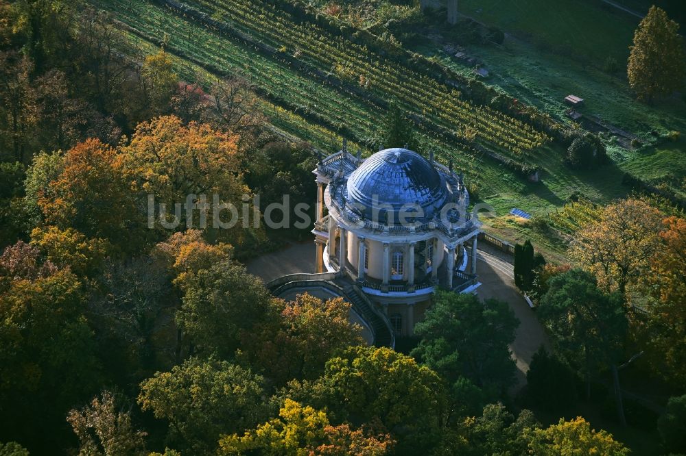 Potsdam von oben - Palais des Schloss Belvedere auf dem Klausberg An der Orangerie in Potsdam im Bundesland Brandenburg