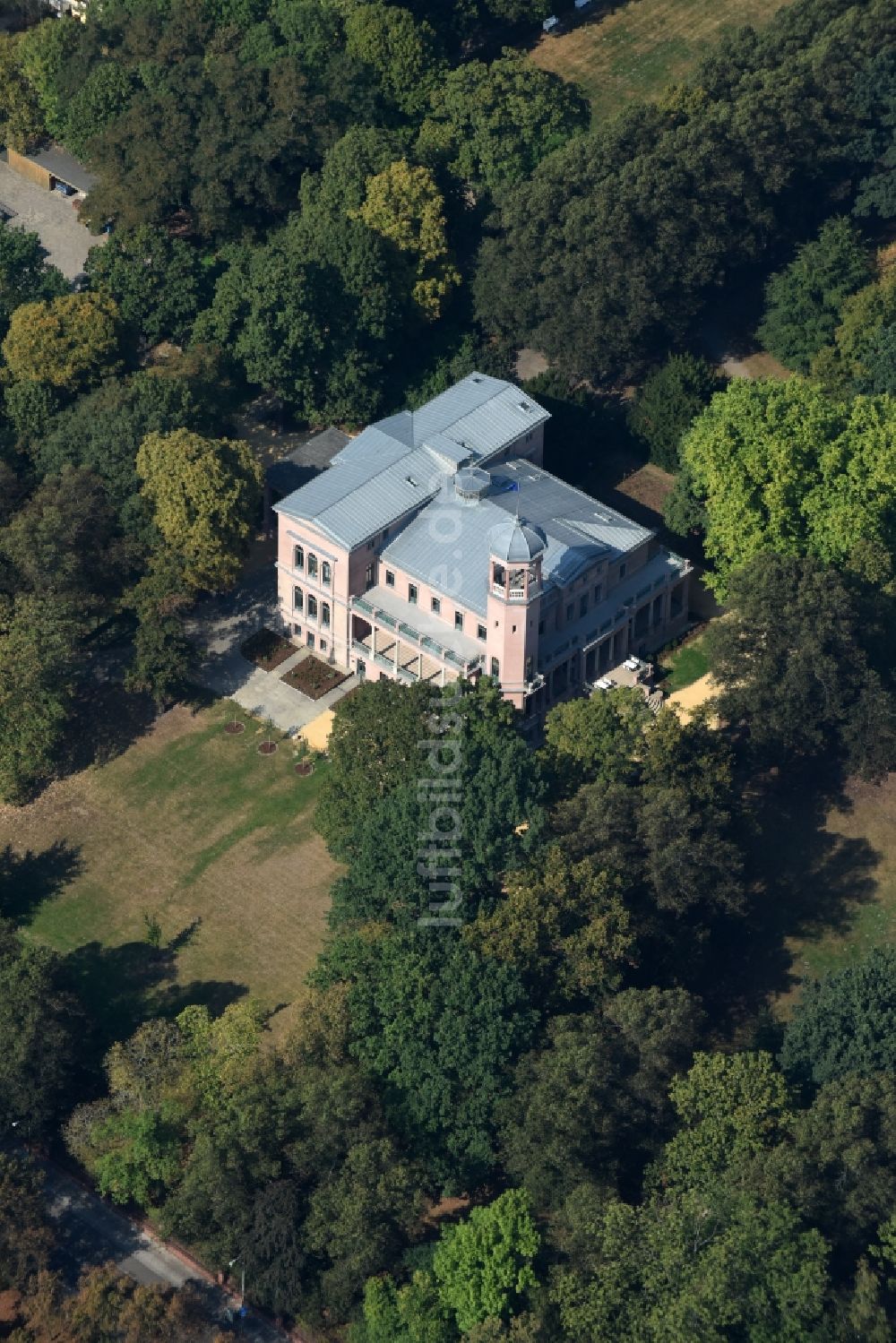 Luftaufnahme Berlin - Palais des Schloss Biesdorf in Berlin