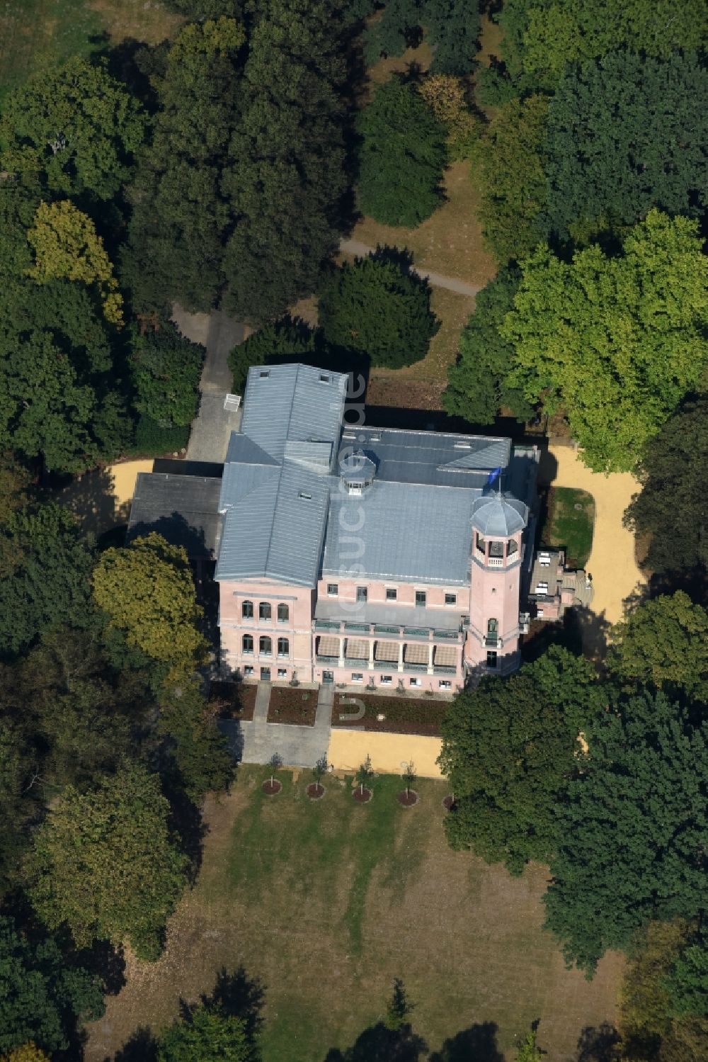 Luftaufnahme Berlin - Palais des Schloss Biesdorf in Berlin