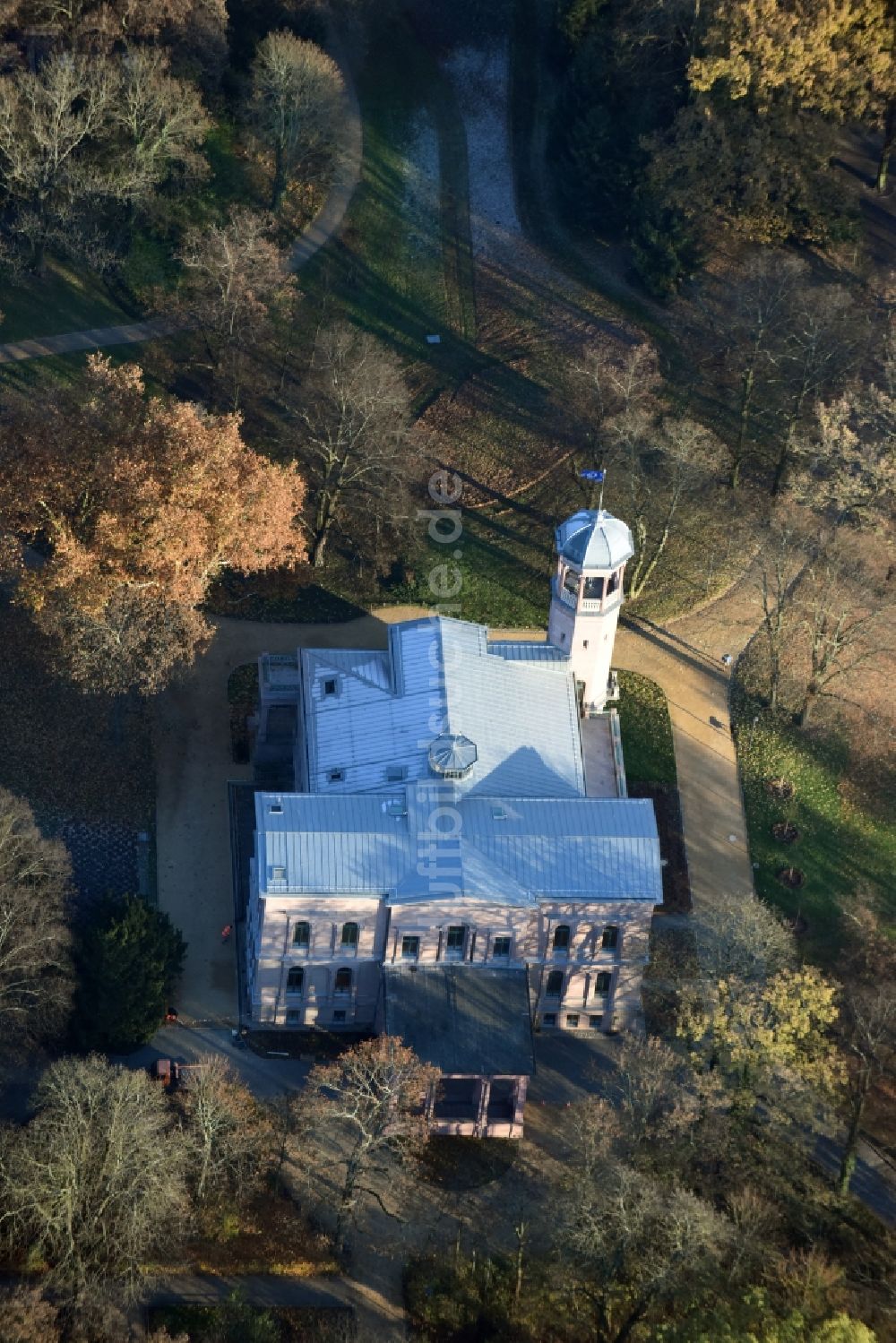 Berlin aus der Vogelperspektive: Palais des Schloss Biesdorf in Berlin