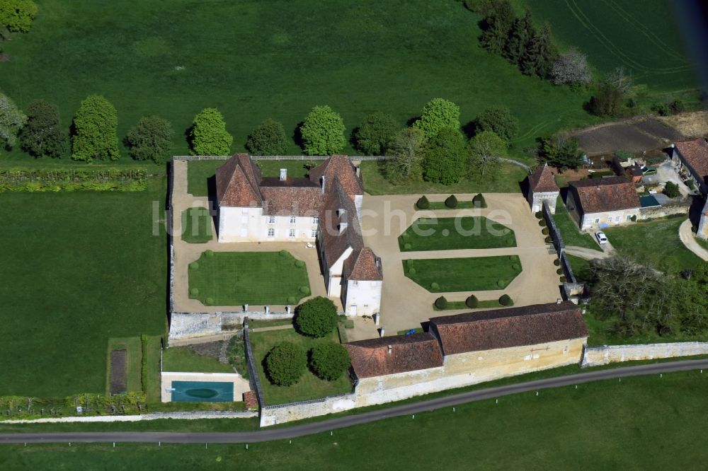 Connezac aus der Vogelperspektive: Palais des Schloss Le Bourg in Connezac in Aquitaine Limousin Poitou-Charentes, Frankreich