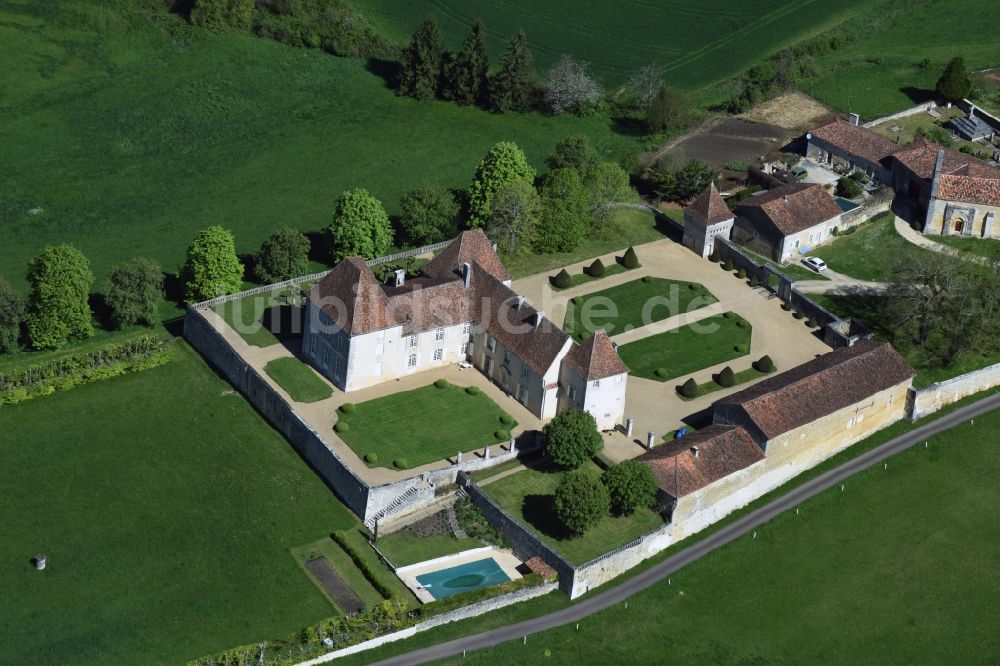 Luftaufnahme Connezac - Palais des Schloss Le Bourg in Connezac in Aquitaine Limousin Poitou-Charentes, Frankreich