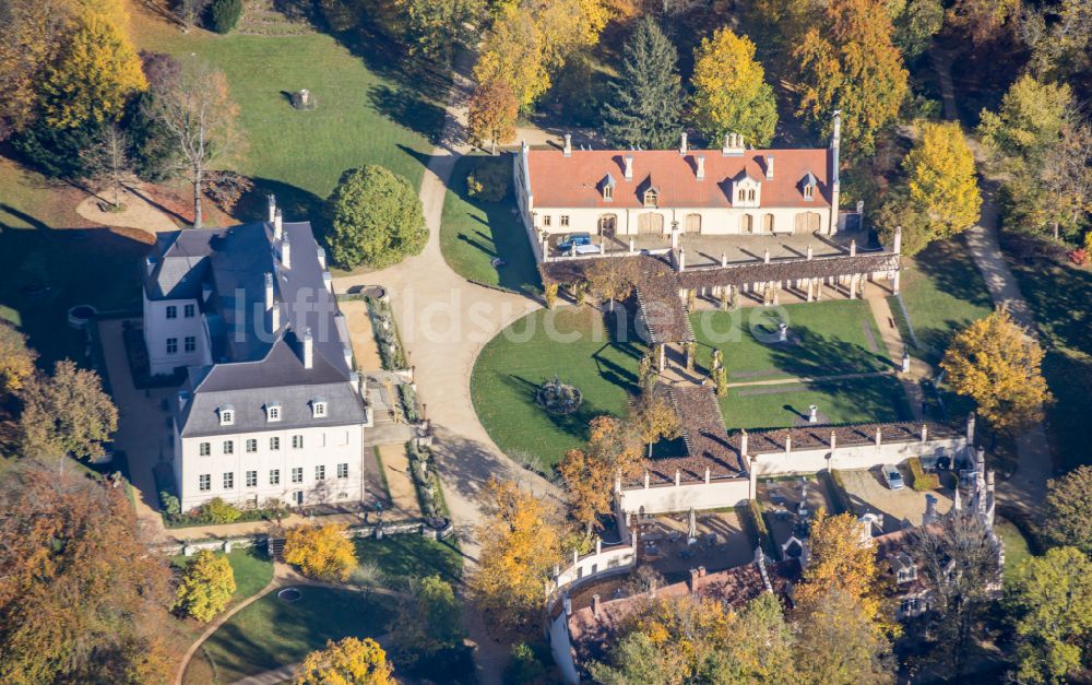 Cottbus aus der Vogelperspektive: Palais des Schloss Branitz Fürst mit dem Pückler Museum Zum Kavalierhaus in Cottbus im Bundesland Brandenburg