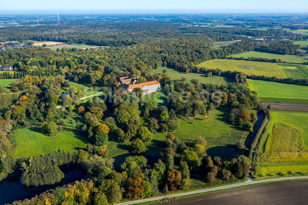 Luftbild Selm - Palais des Schloss Cappenberg im Ortsteil Cappenberg in Selm im Bundesland Nordrhein-Westfalen, Deutschland