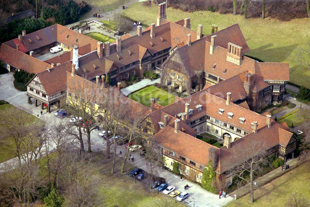 Potsdam aus der Vogelperspektive: Palais des Schloss Cecilienhof in Potsdam im Bundesland Brandenburg, Deutschland