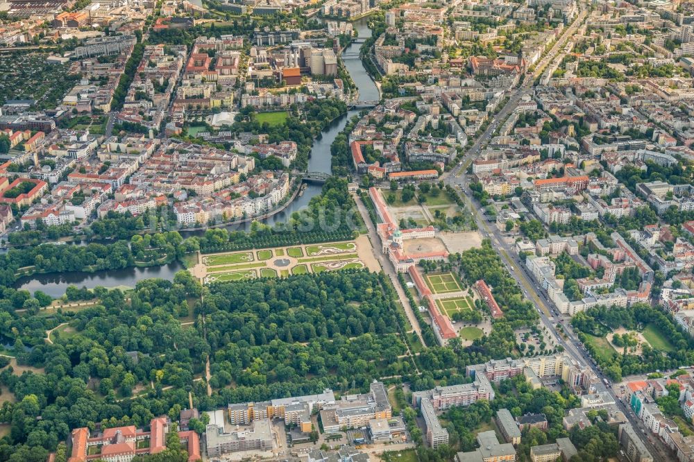 Berlin von oben - Palais des Schloss Charlottenburg in Berlin