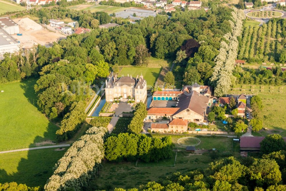 Luftaufnahme Manom - Palais des Schloss Chateau La Grange in Manom in Grand Est, Frankreich