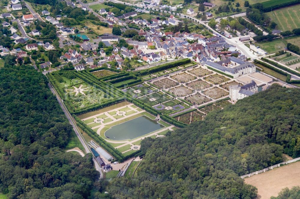 Villandry von oben - Palais des Schloss Chateau de Villandry in Centre-Val de Loire, Frankreich