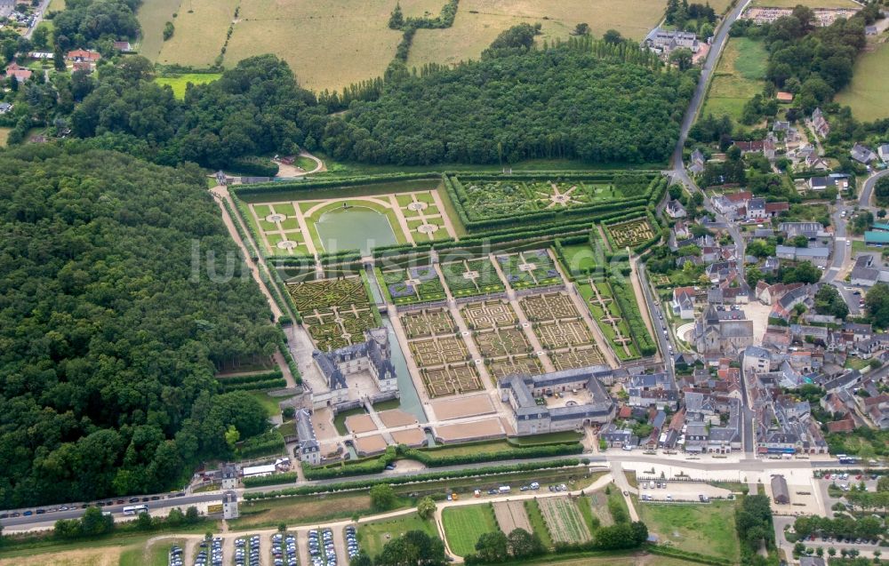 Villandry aus der Vogelperspektive: Palais des Schloss Chateau de Villandry in Centre-Val de Loire, Frankreich