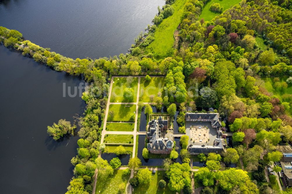 Nettetal von oben - Palais des Schloss Chateauform' Schloss Krickenbeck in Nettetal im Bundesland Nordrhein-Westfalen, Deutschland