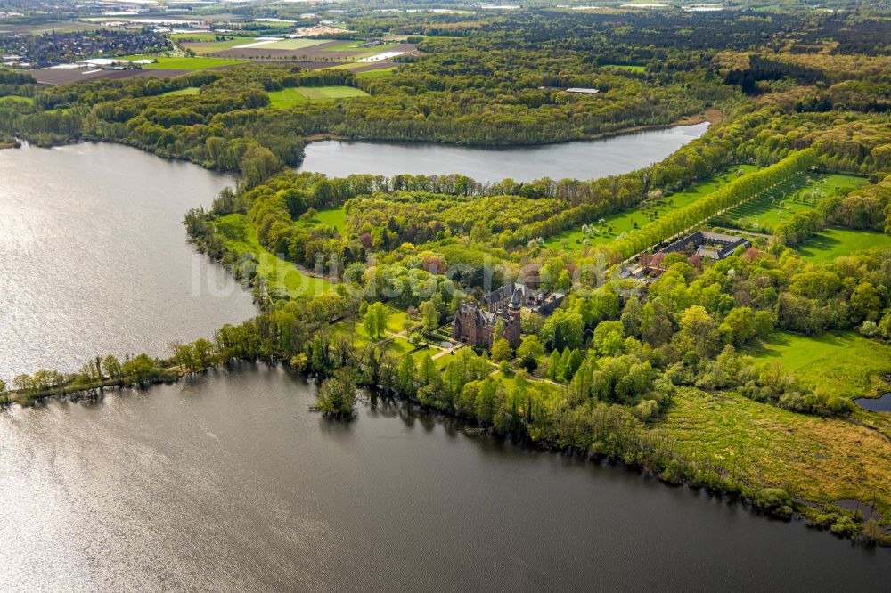 Nettetal von oben - Palais des Schloss Chateauform' Schloss Krickenbeck in Nettetal im Bundesland Nordrhein-Westfalen, Deutschland