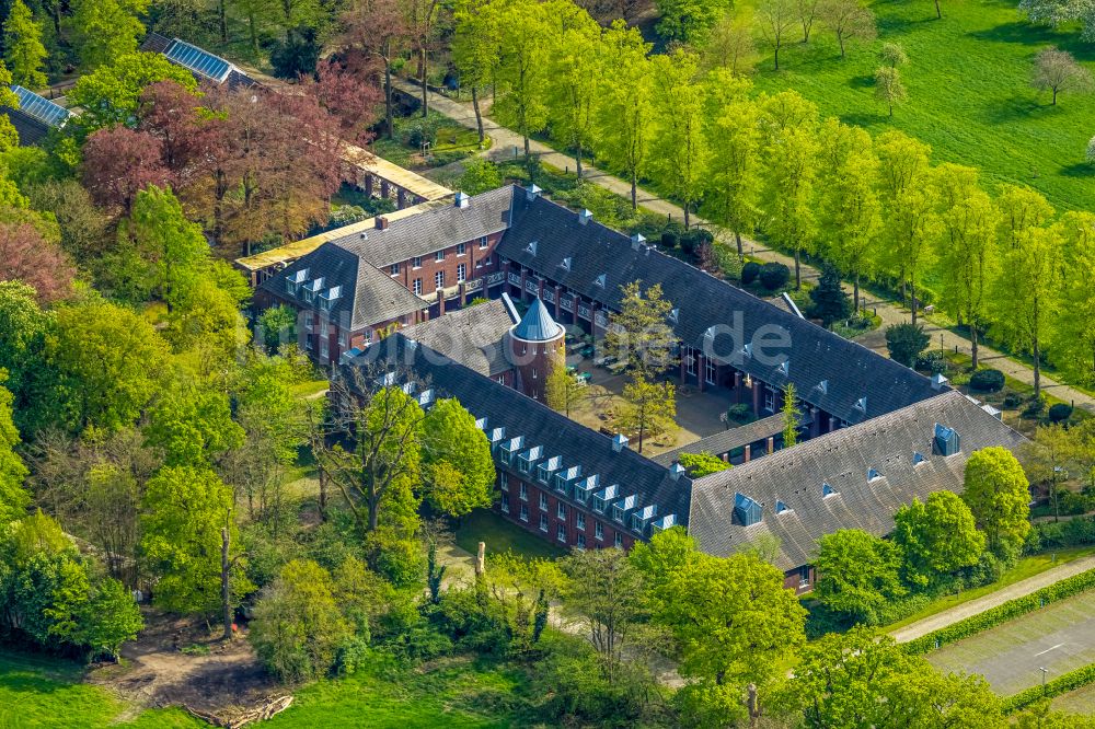 Nettetal von oben - Palais des Schloss Chateauform' Schloss Krickenbeck in Nettetal im Bundesland Nordrhein-Westfalen, Deutschland