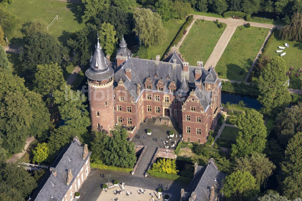 Nettetal von oben - Palais des Schloss Chateauform' Schloss Krickenbeck in Nettetal im Bundesland Nordrhein-Westfalen, Deutschland