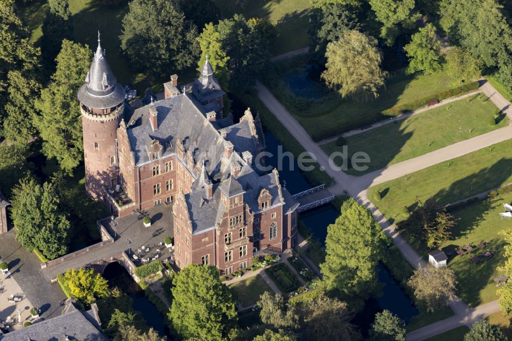 Nettetal von oben - Palais des Schloss Chateauform' Schloss Krickenbeck in Nettetal im Bundesland Nordrhein-Westfalen, Deutschland