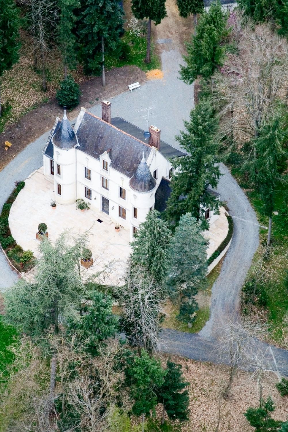 Luftaufnahme Dollon - Palais des Schloss Chateaux Conneré, (in dem Salman Rushdy sich versteckte) in Dollon in Pays de la Loire, Frankreich