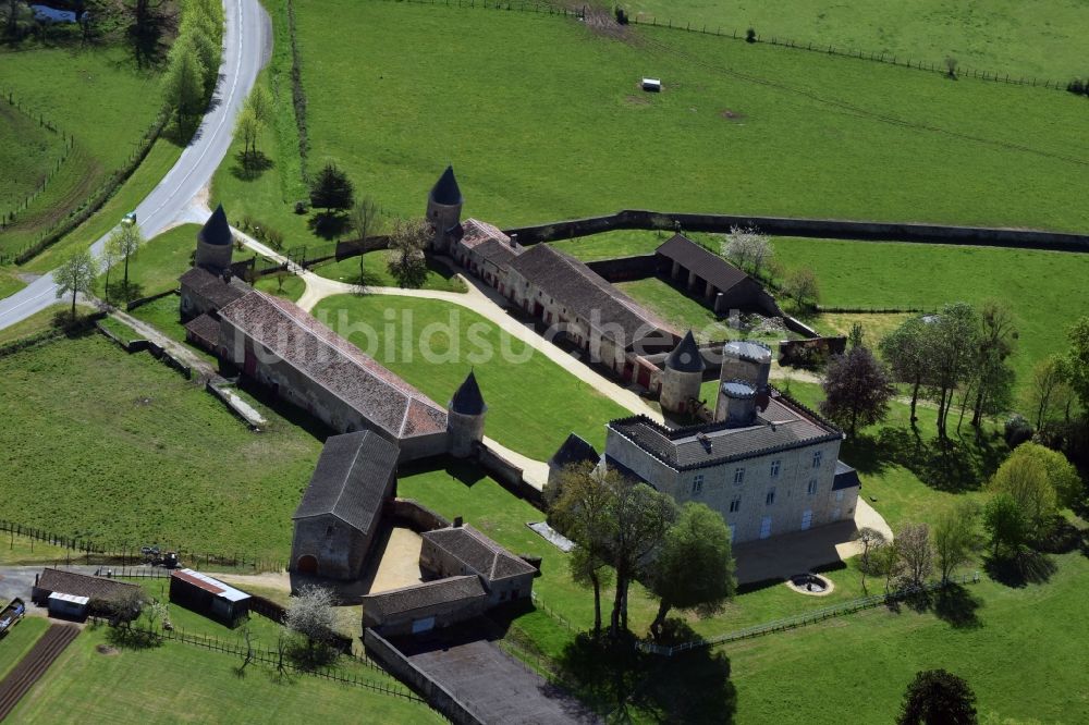 Cussac von oben - Palais des Schloss in Cussac in Aquitaine Limousin Poitou-Charentes, Frankreich