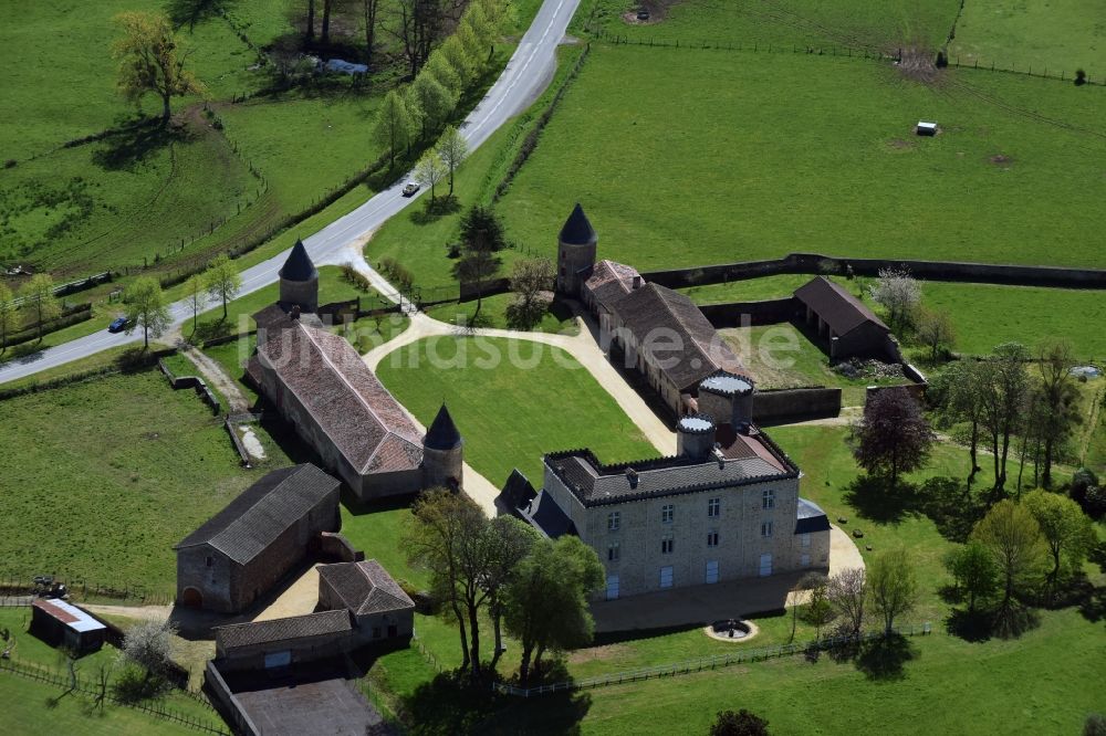 Cussac aus der Vogelperspektive: Palais des Schloss in Cussac in Aquitaine Limousin Poitou-Charentes, Frankreich