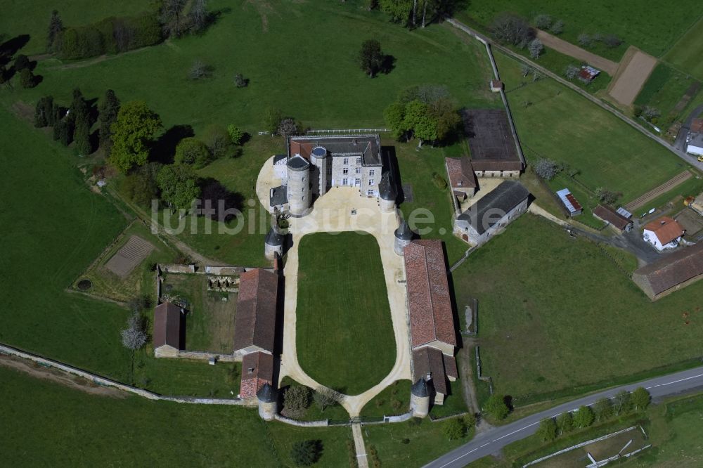 Cussac von oben - Palais des Schloss in Cussac in Aquitaine Limousin Poitou-Charentes, Frankreich